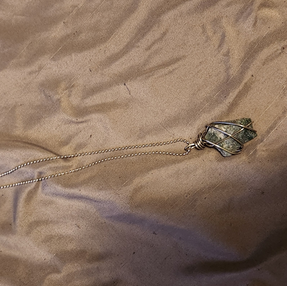 Handmade wire wrap Stone necklace - Picture 2 of 3